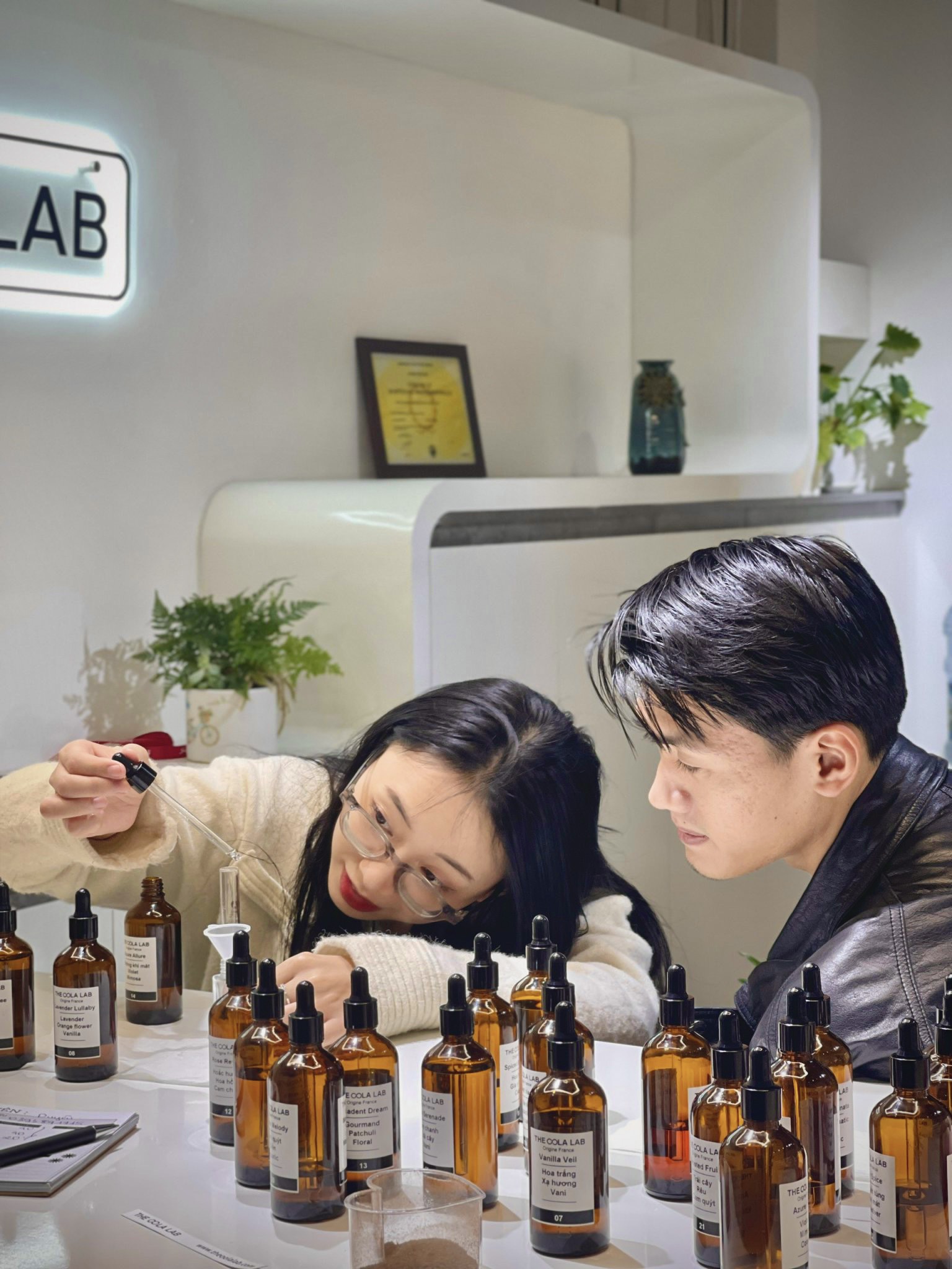 Nước Hoa Pha Chế: Quà Tặng Ý Nghĩa Cho Ngày Quốc Tế Phụ Nữ 8/3