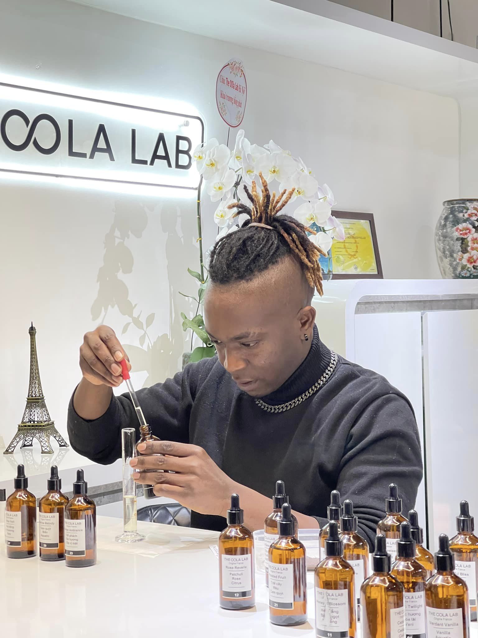 The OOLa Lab: Trải Nghiệm Tạo Ra Nước Hoa Riêng