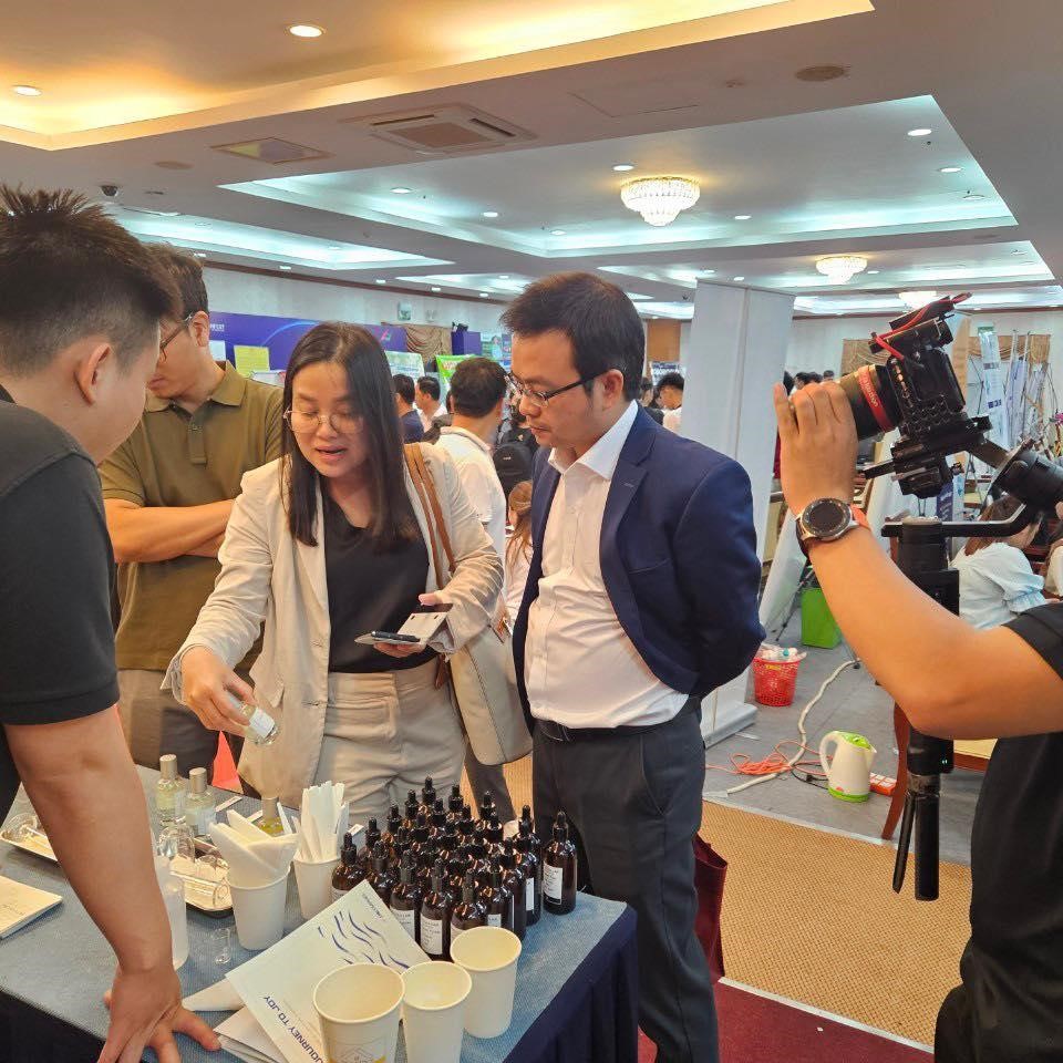 Tìm Hiểu Về Ngành Pha Chế Nước Hoa