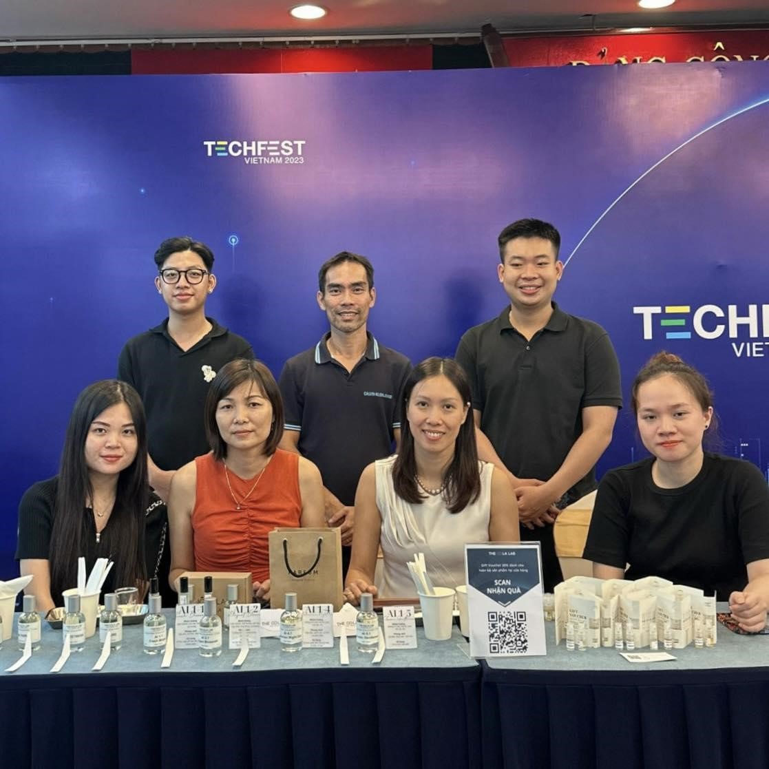 Tìm Hiểu Về Ngành Pha Chế Nước Hoa