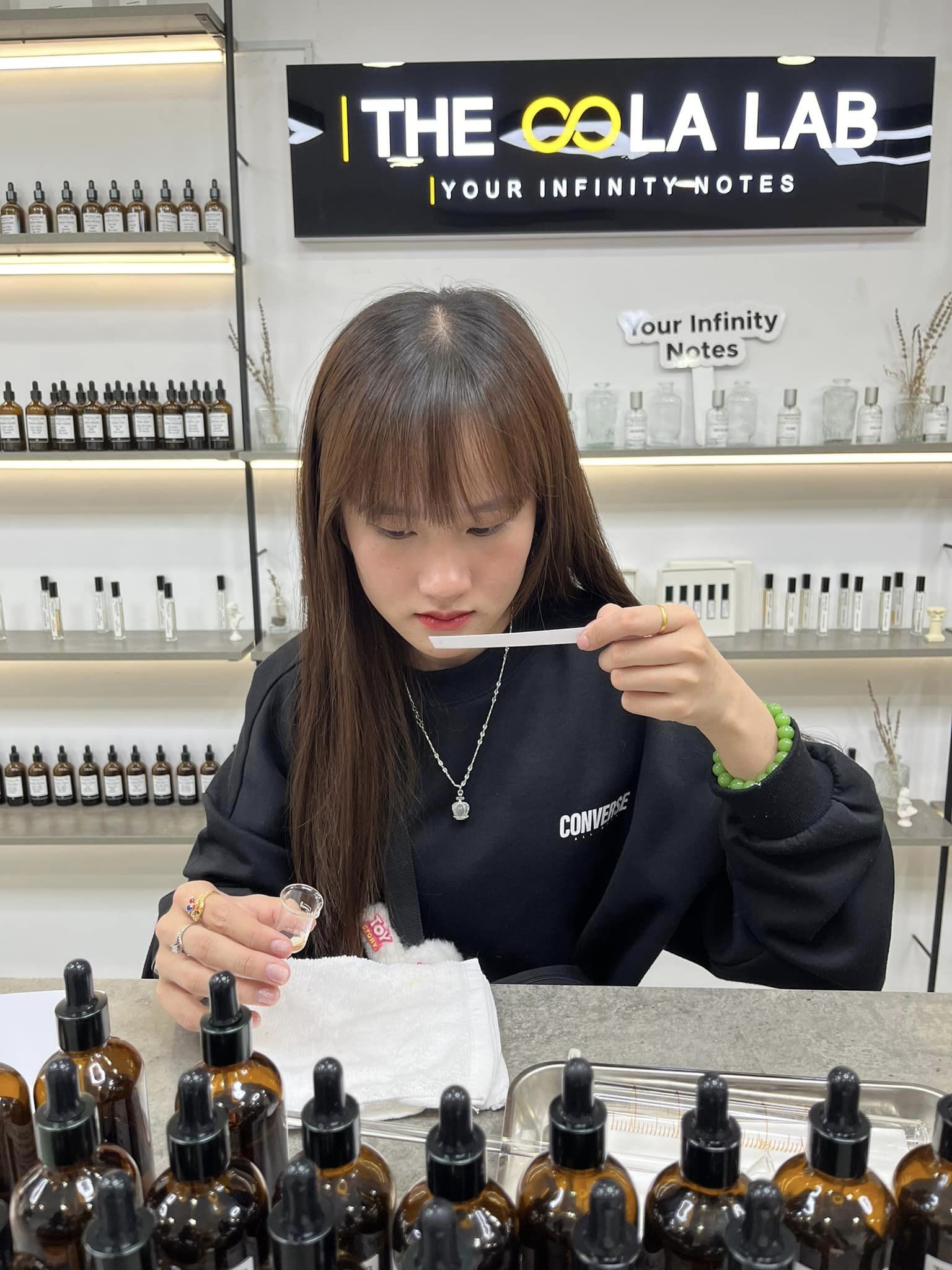 Cách Chọn Nốt Hương Phù Hợp Cho Trang Phục Và Địa Điểm Bạn Sắp Đến