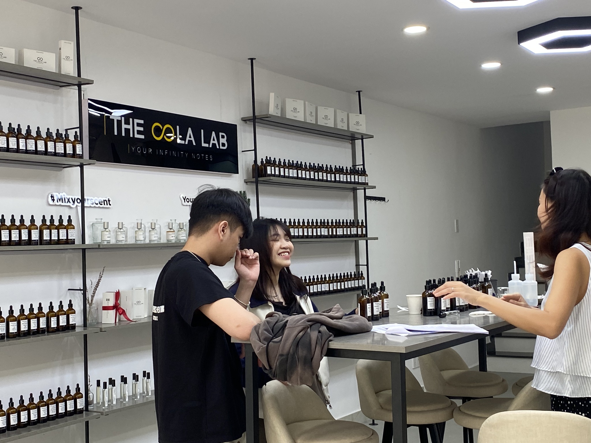 Bí Mật Pha Chế Nước Hoa Cho Nam và Nữ