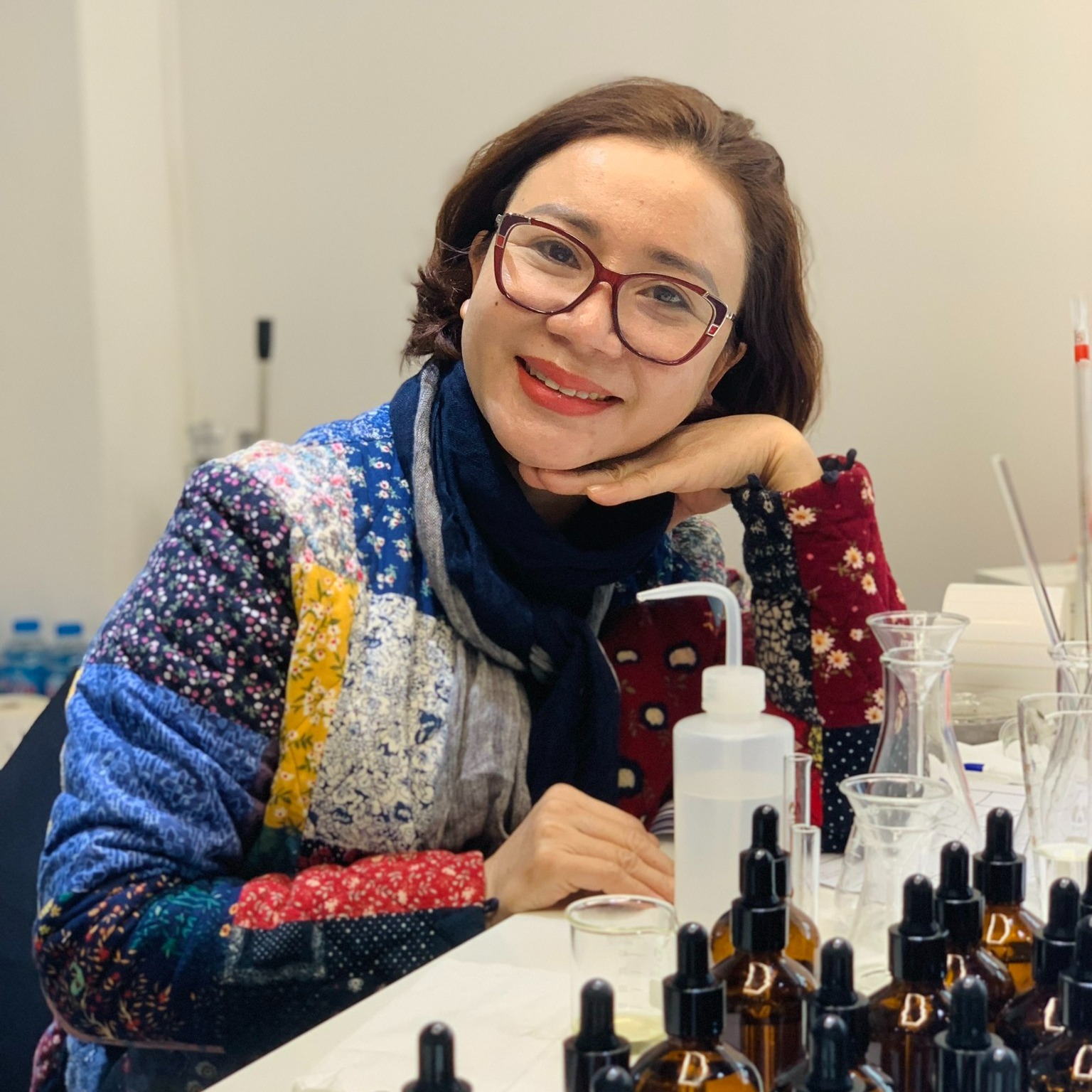 Bí Quyết Kết Hợp Nước Hoa Với Phong Cách Trang Phục