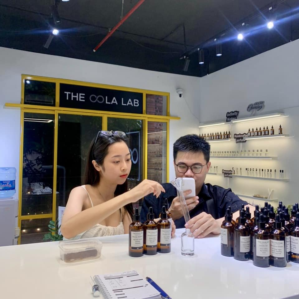 Sự Khác Biệt Giữa Eau de Parfum Và Eau de Toilette