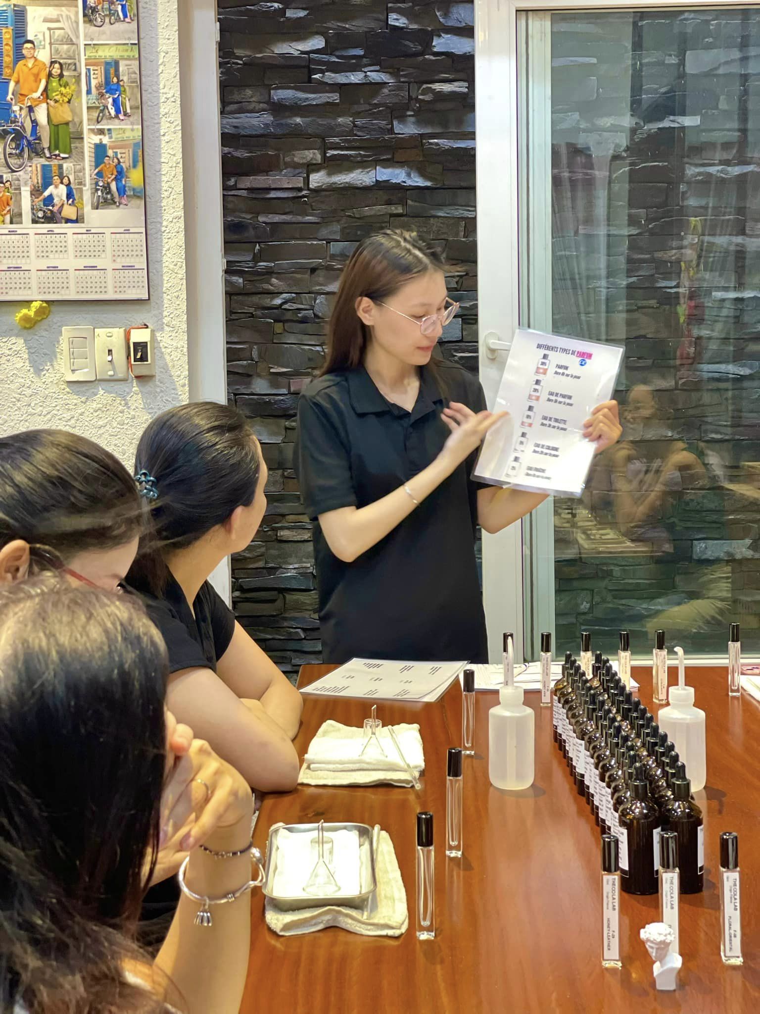 Tạo Dựng Thương Hiệu Cá Nhân Qua Nước Hoa Pha Chế