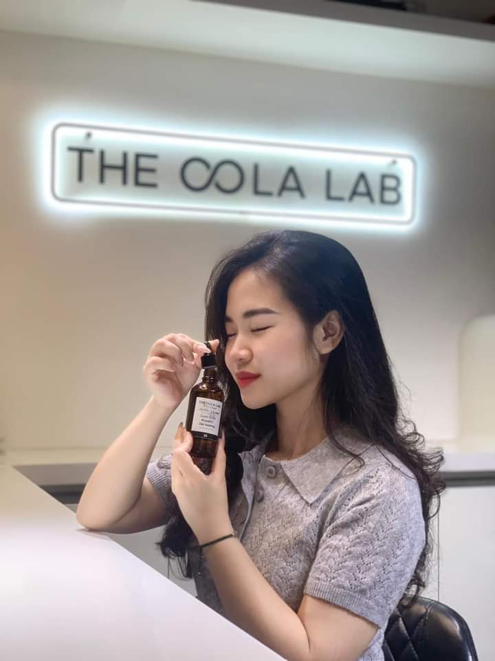 Nước Hoa Và Phong Cách Làm Việc: Bí Quyết Gây Ấn Tượng