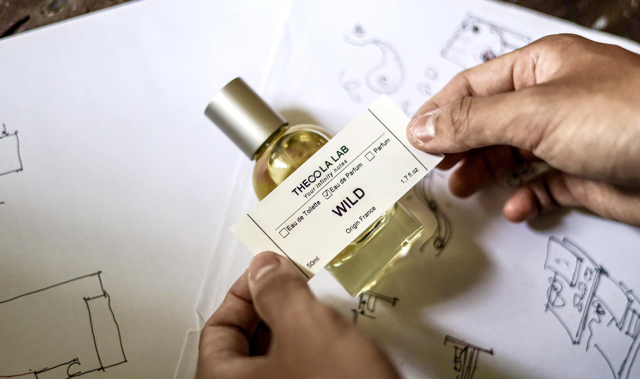 Sử Dụng Nước Hoa Đúng Cách: Nghệ Thuật Lưu Giữ Hương Thơm