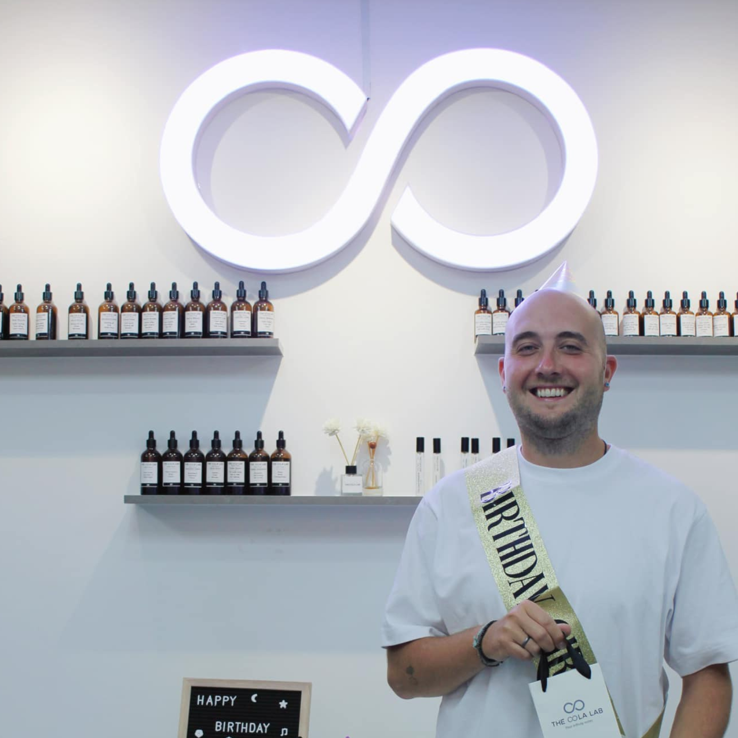 Sử Dụng Nước Hoa Nam Đúng Cách – Giúp Bạn Luôn Cuốn Hút