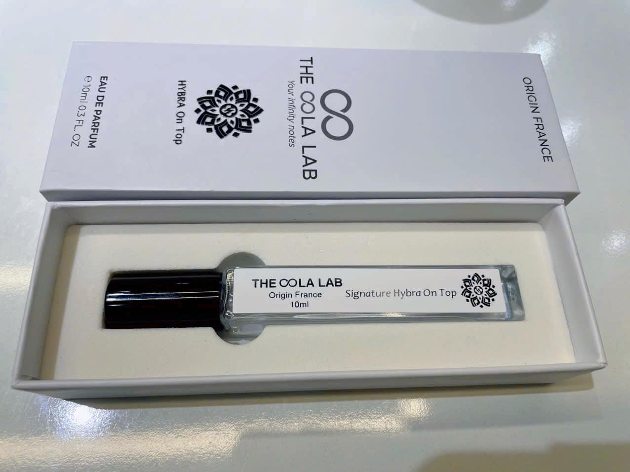 Cách Xịt Nước Hoa Không Bị Nồng: Nghệ Thuật Tỏa Hương