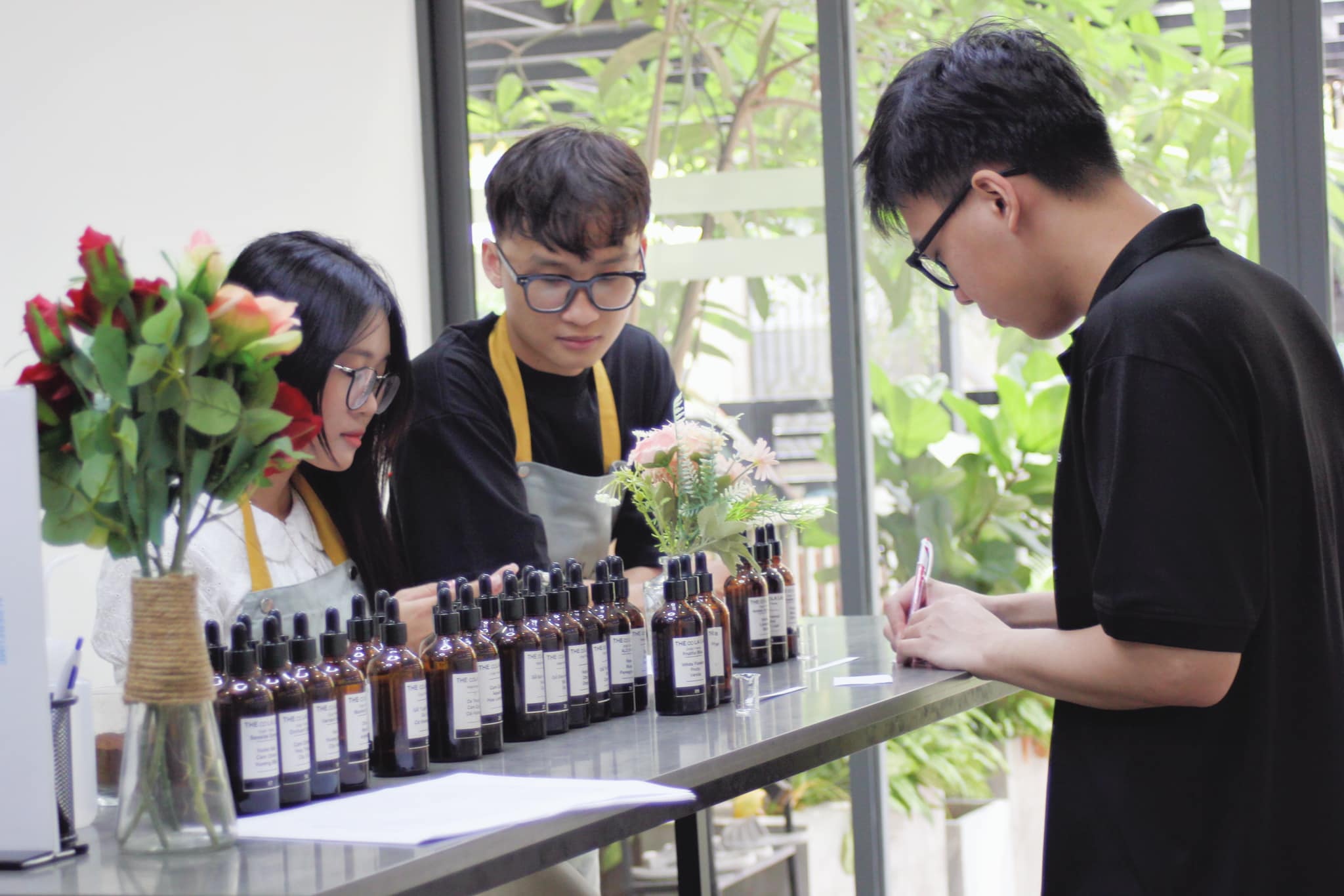 Nước Hoa Cho Riêng Mình: Hương Thơm Của Ký Ức Và Cảm Xúc