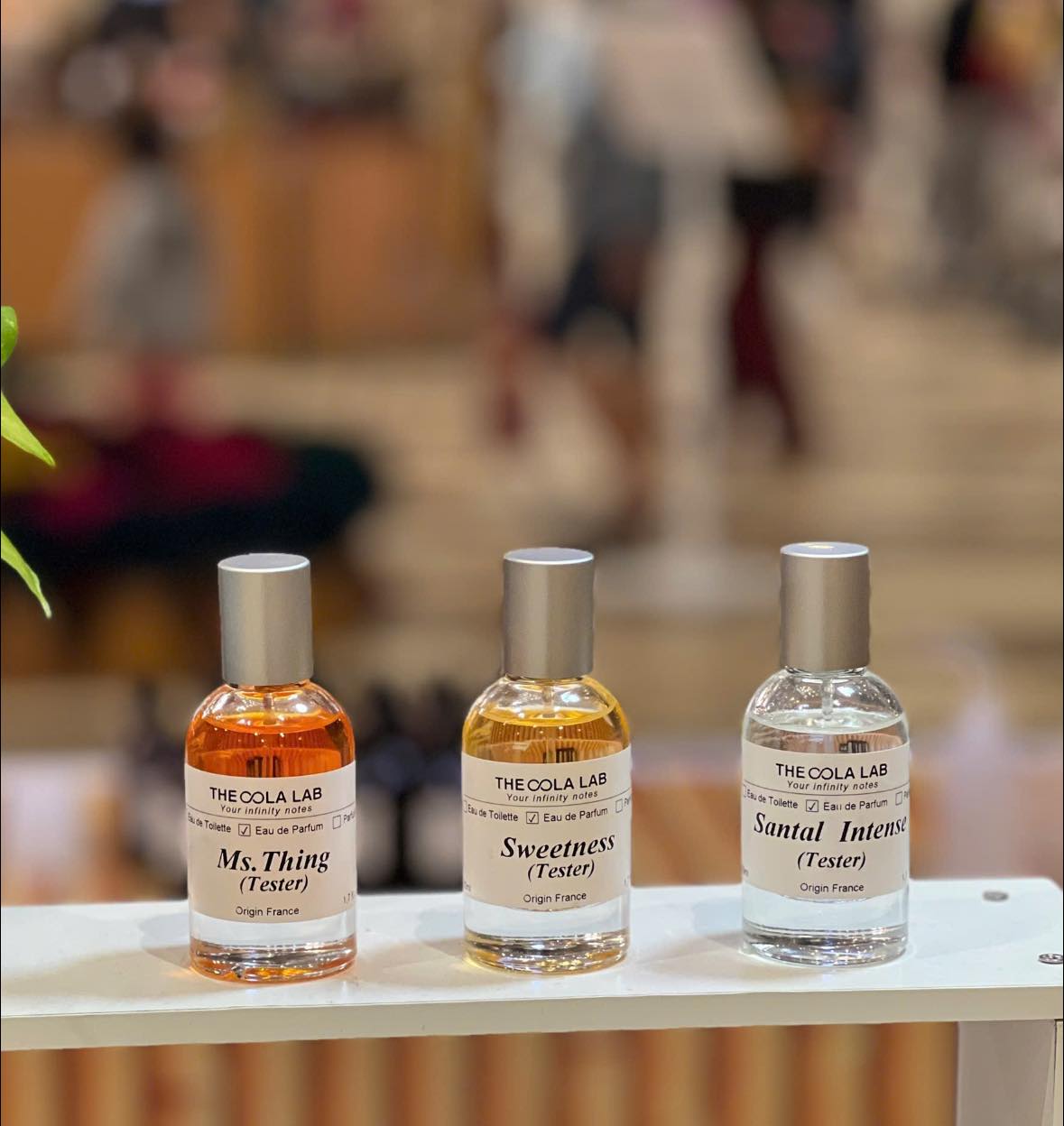 Cách Xịt Nước Hoa Không Bị Nồng: Nghệ Thuật Tỏa Hương