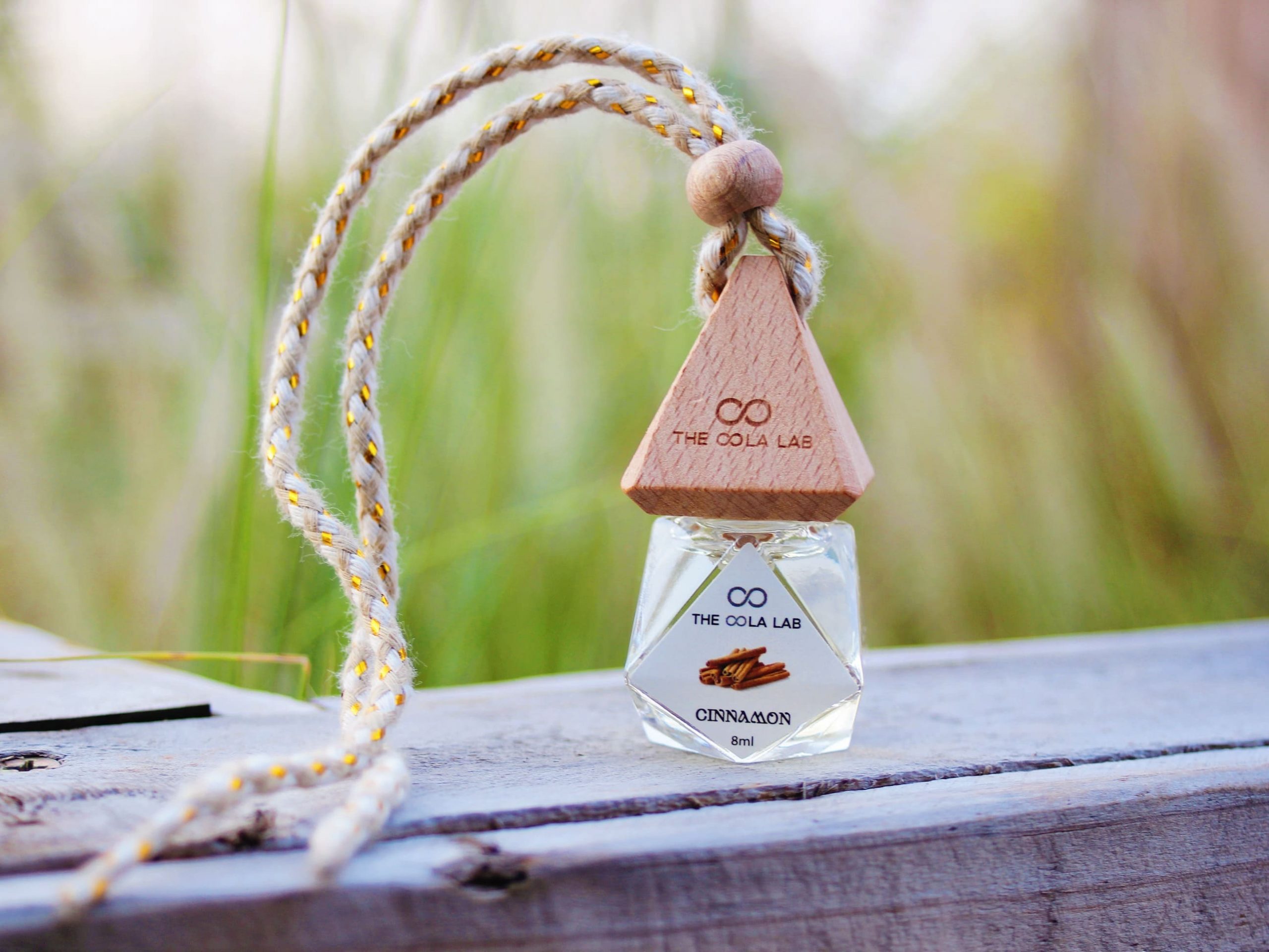 Cách Sử Dụng Nước Hoa Ô Tô: Hương Thơm Định Hình Cảm Xúc