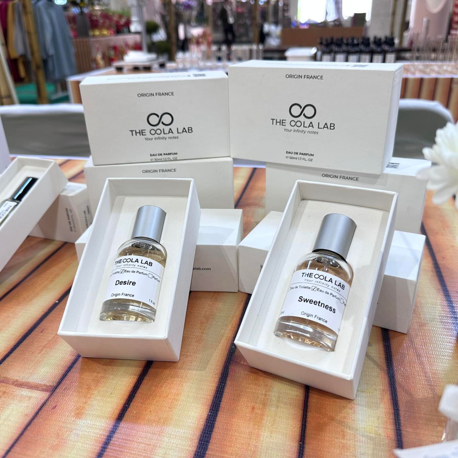 Cách Xịt Nước Hoa Không Bị Nồng: Nghệ Thuật Tỏa Hương