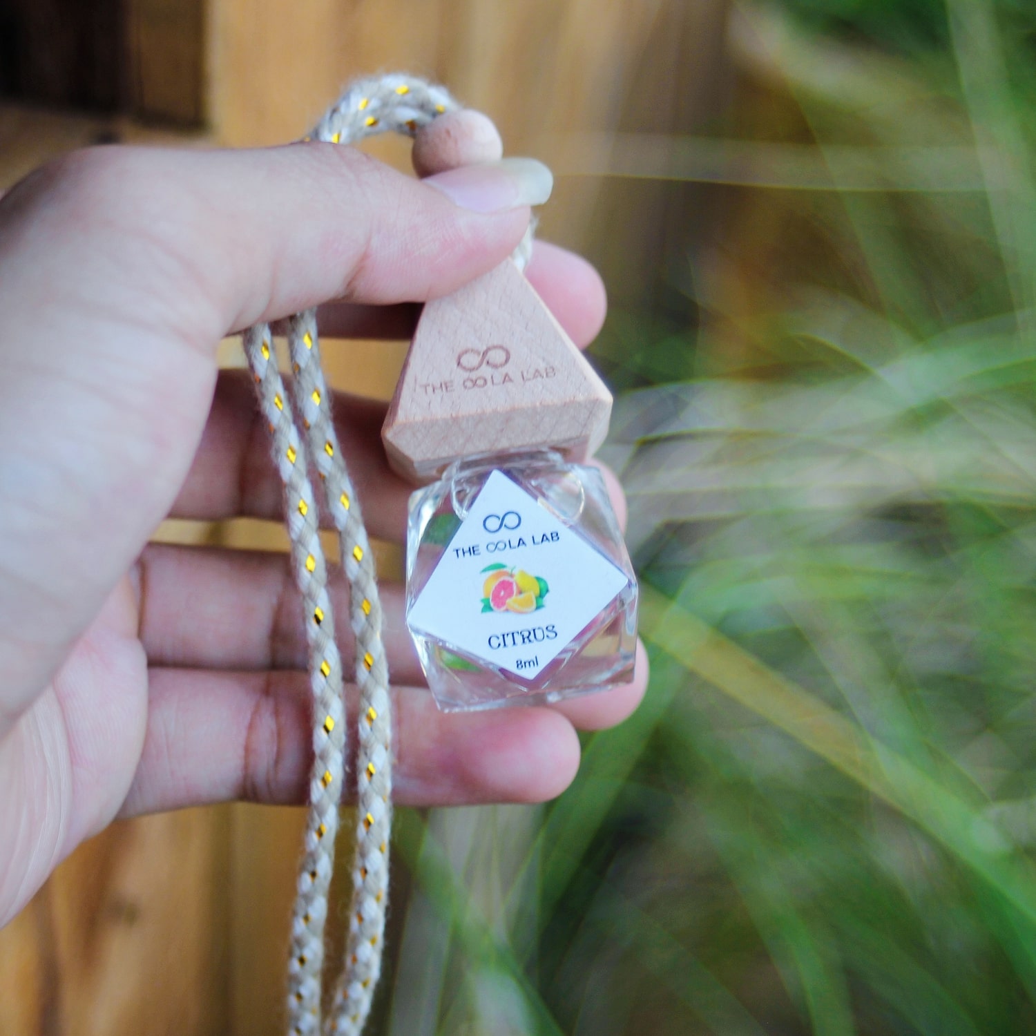 Nước Hoa Treo Xe Ô Tô – Hơi Thở Của Cảm Xúc Và Hành Trình