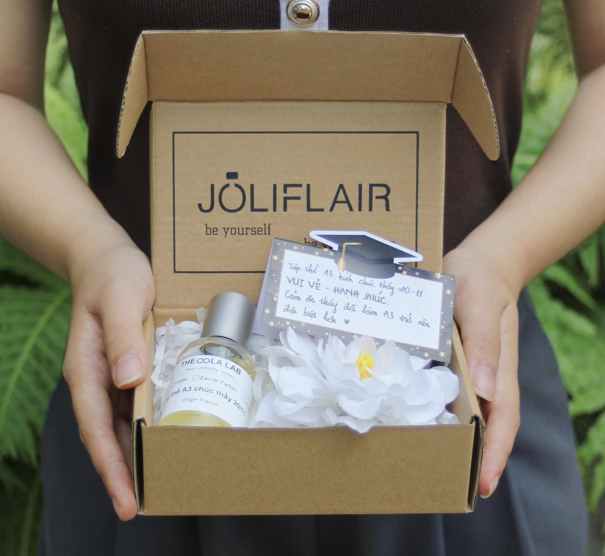 Quà Tặng Hương Thơm: Khi Tinh Chất Thành Kỷ Niệm