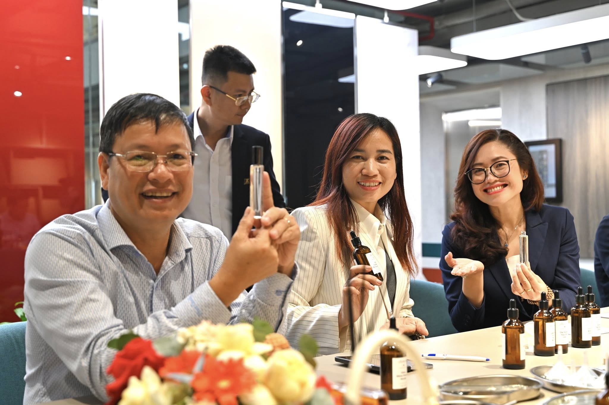 Nước Hoa Cá Nhân Hóa VS Nước Hoa Đại Trà: Tuyên Ngôn Cho Hương Thơm Đích Thực