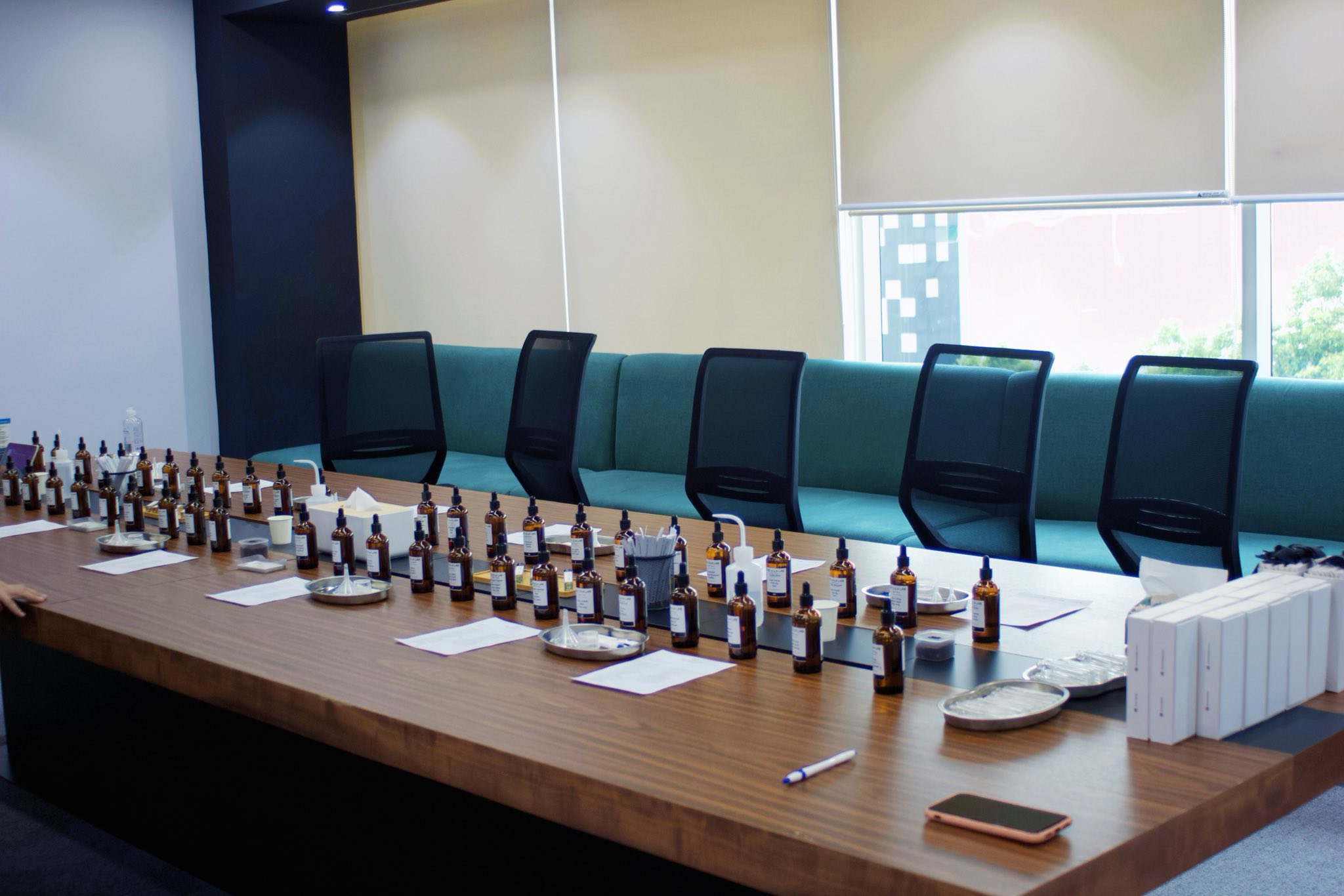 Hương Thơm Lan Tỏa – Hành Trình Của Những Giọt Tinh Chất