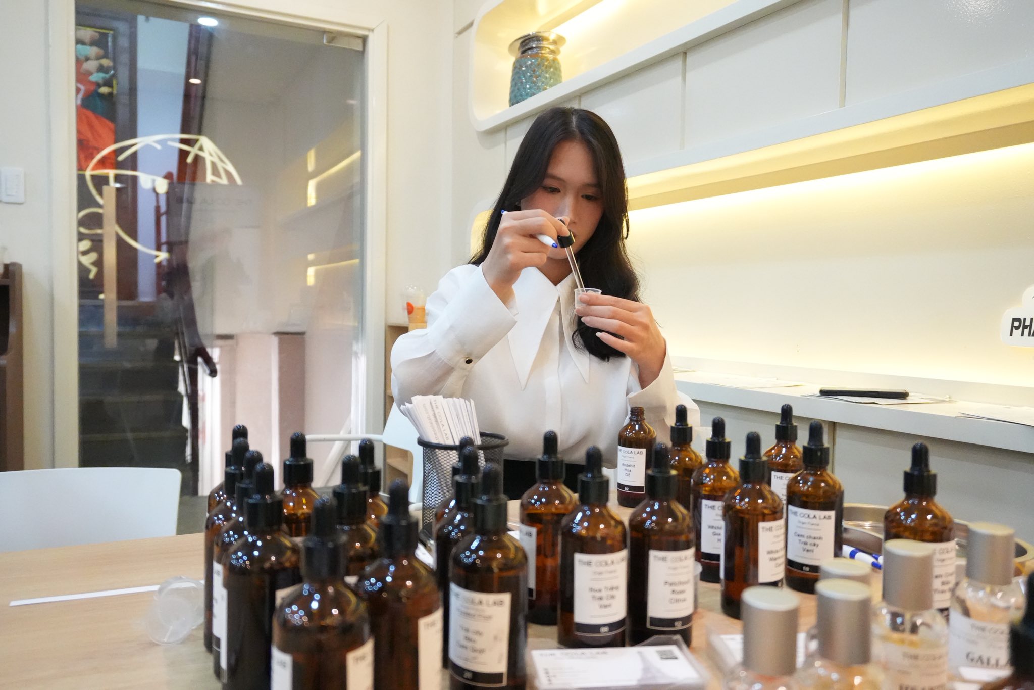 Hương Thơm Amber – Vũ Trụ Ẩn Giấu Trong Giọt Hương